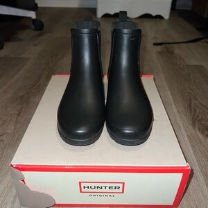 Hunter - Refined Chelsea Boots (black) : size 5